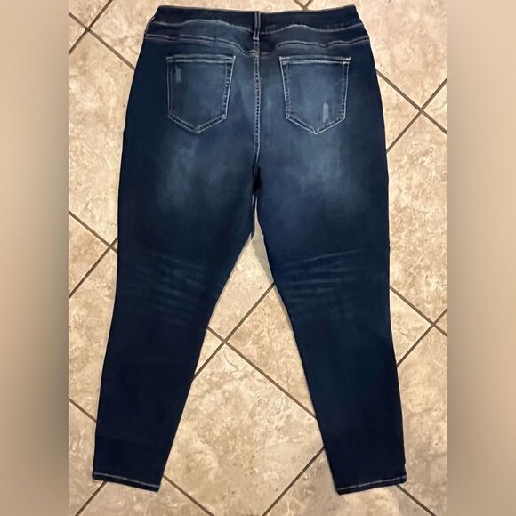 Maurices Cropped Jeans Size XL - Picture 4 of 4
